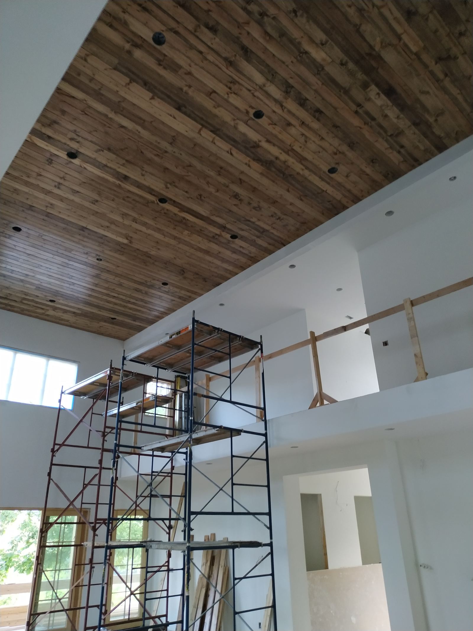 Vaulted tongue and groove entry ceiling with exposed timber structure